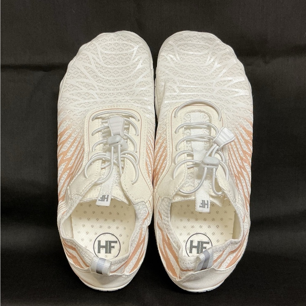 Hike Feet all day comfort. Promotes a natural gait. Size 36 = 5/5.5